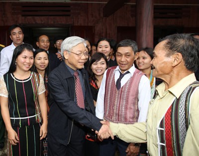 Party leaders pay Tet visits - ảnh 1